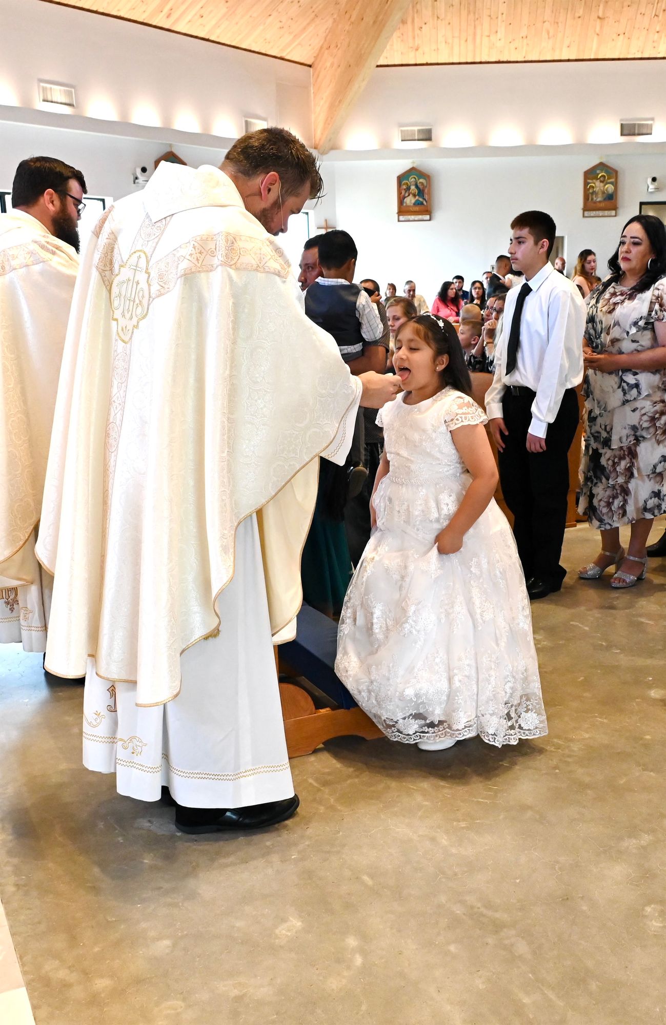 2025-04-05-first-communion-mass-0596.jpg