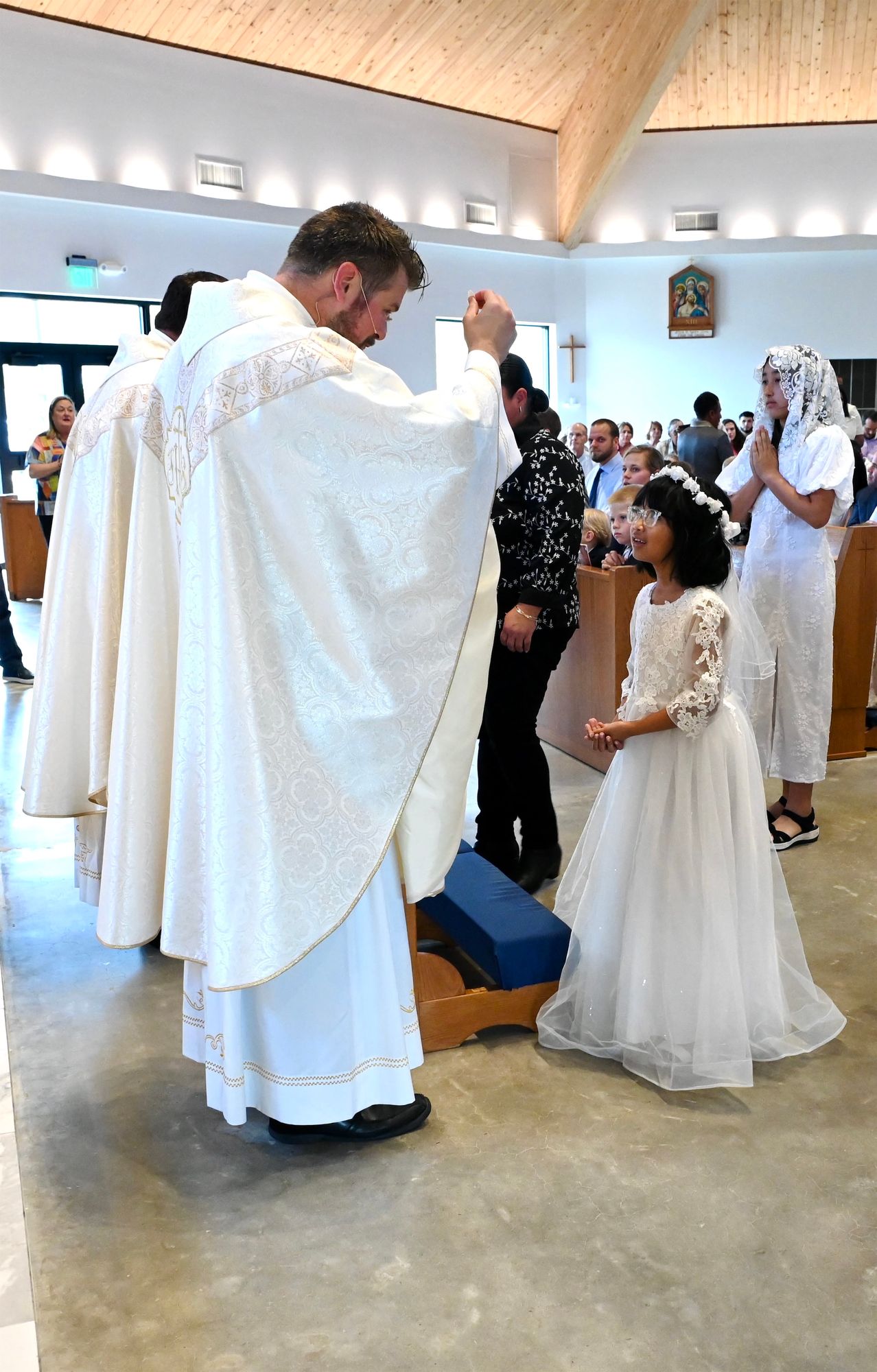2025-04-05-first-communion-mass-0604.jpg