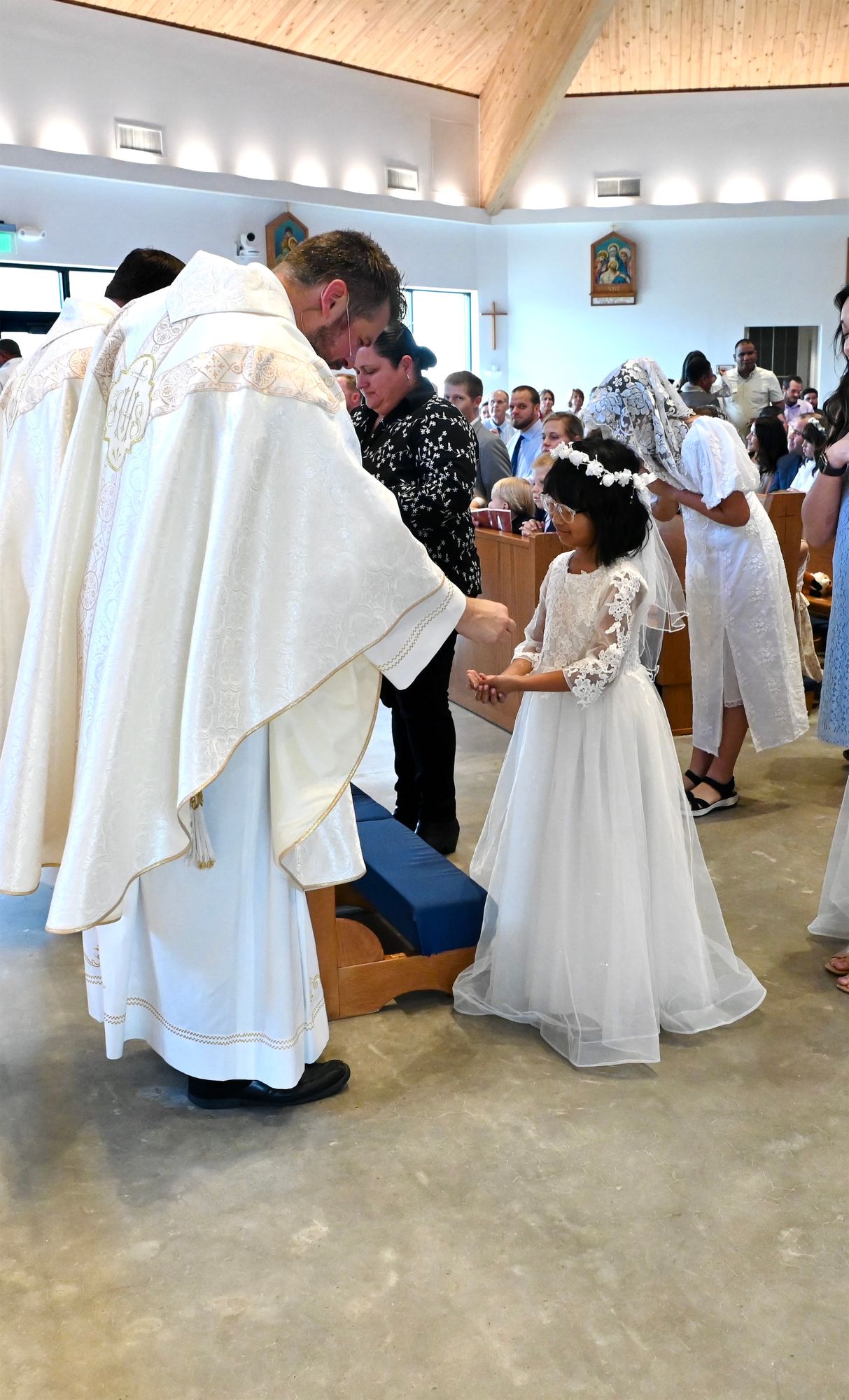 2025-04-05-first-communion-mass-0606.jpg
