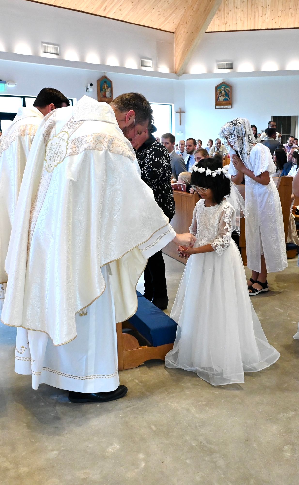 2025-04-05-first-communion-mass-0608.jpg