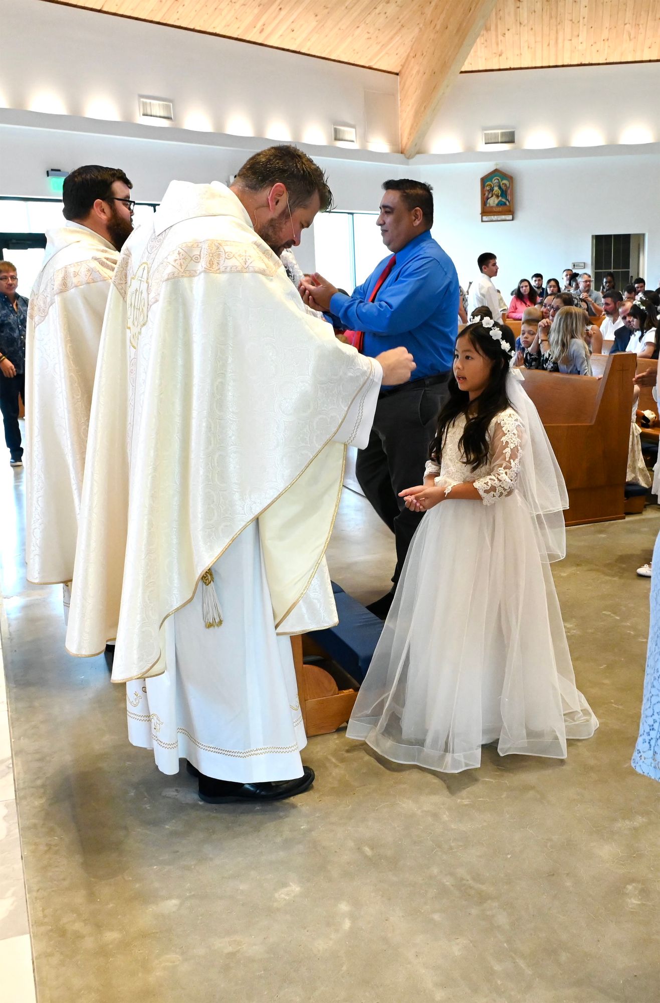2025-04-05-first-communion-mass-0612.jpg
