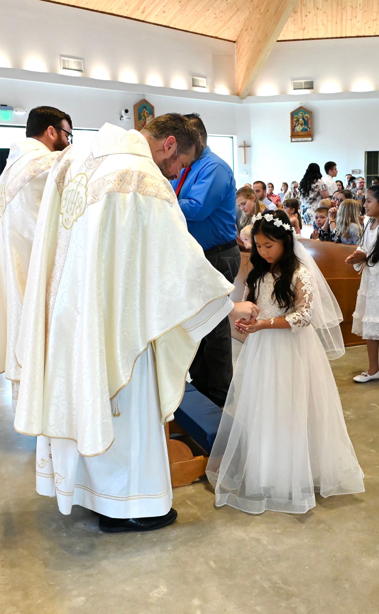 2025-04-05-first-communion-mass-0614.jpg