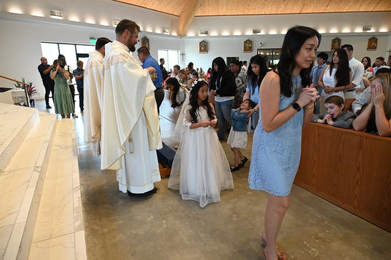 2025-04-05-first-communion-mass-0619.jpg