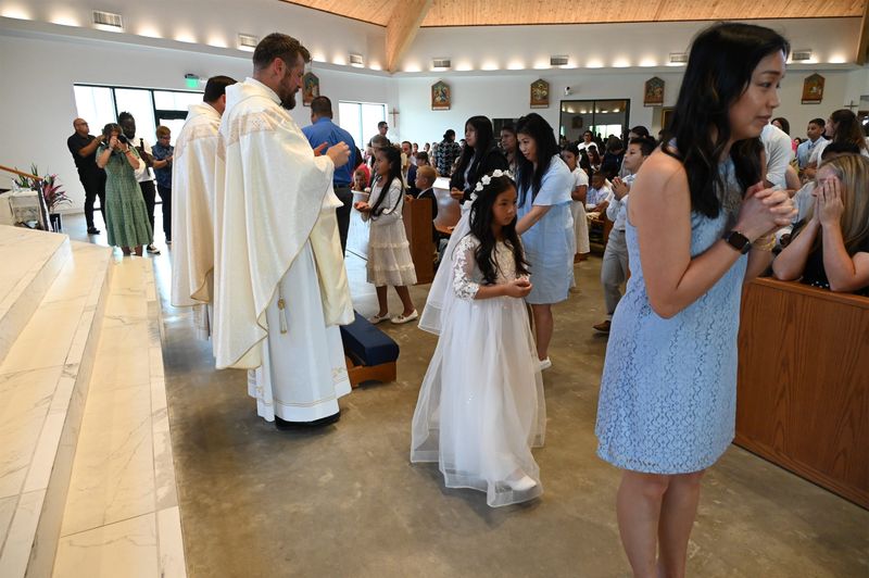 2025-04-05-first-communion-mass-0620.jpg