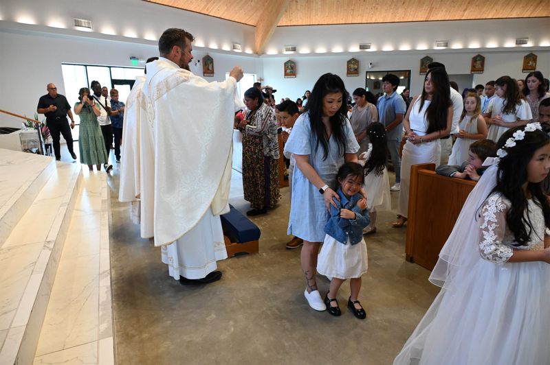 2025-04-05-first-communion-mass-0621.jpg