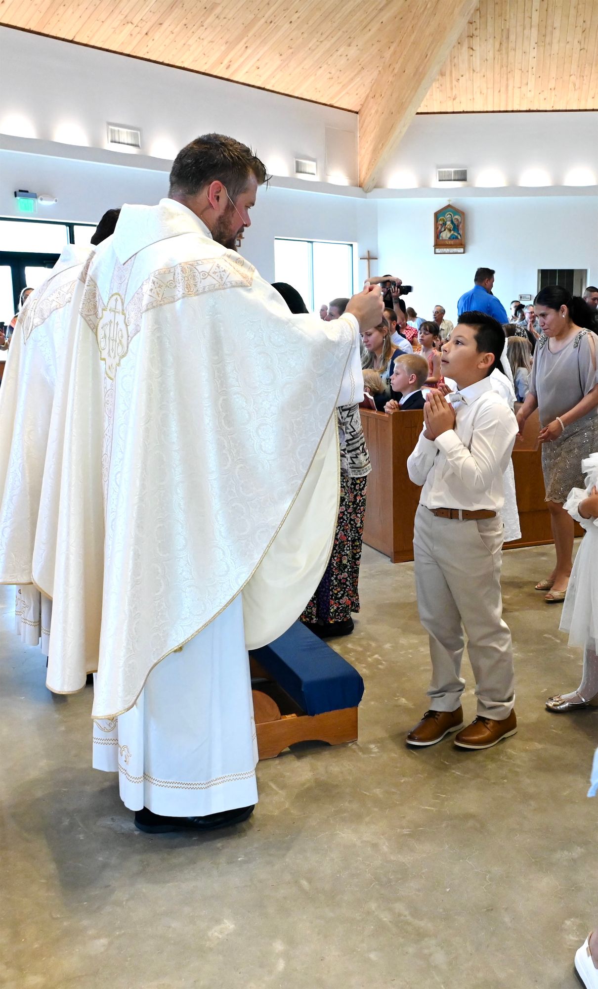 2025-04-05-first-communion-mass-0623.jpg