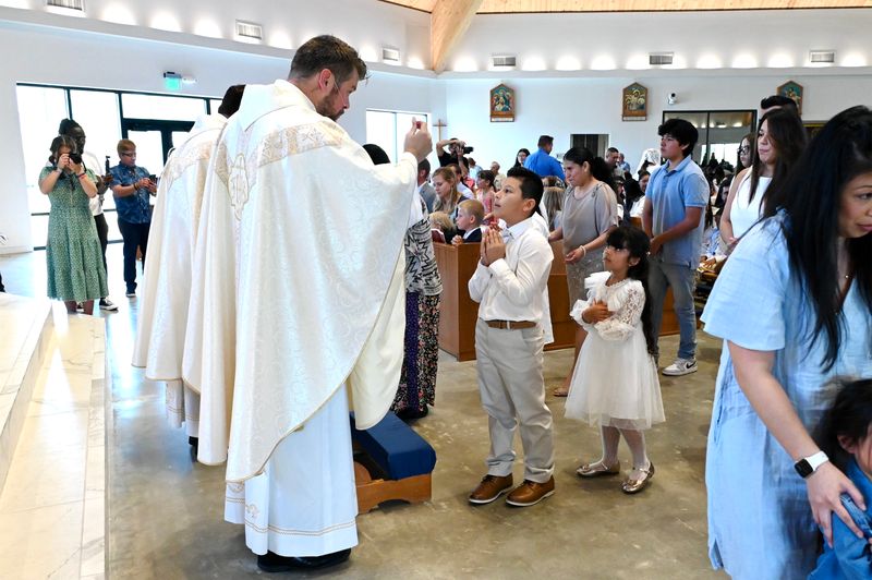 2025-04-05-first-communion-mass-0624.jpg