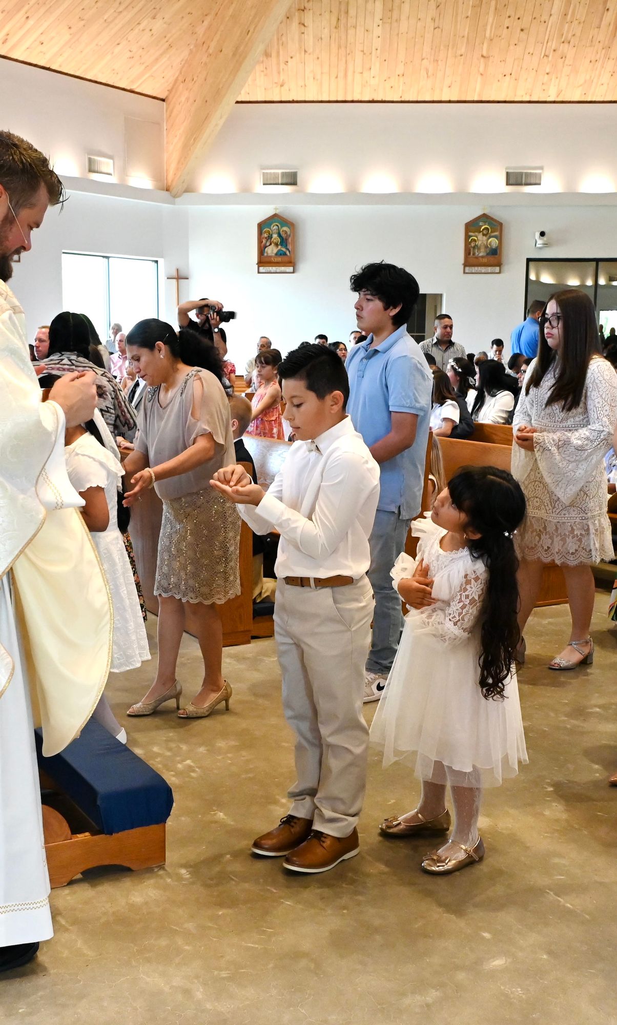 2025-04-05-first-communion-mass-0629.jpg