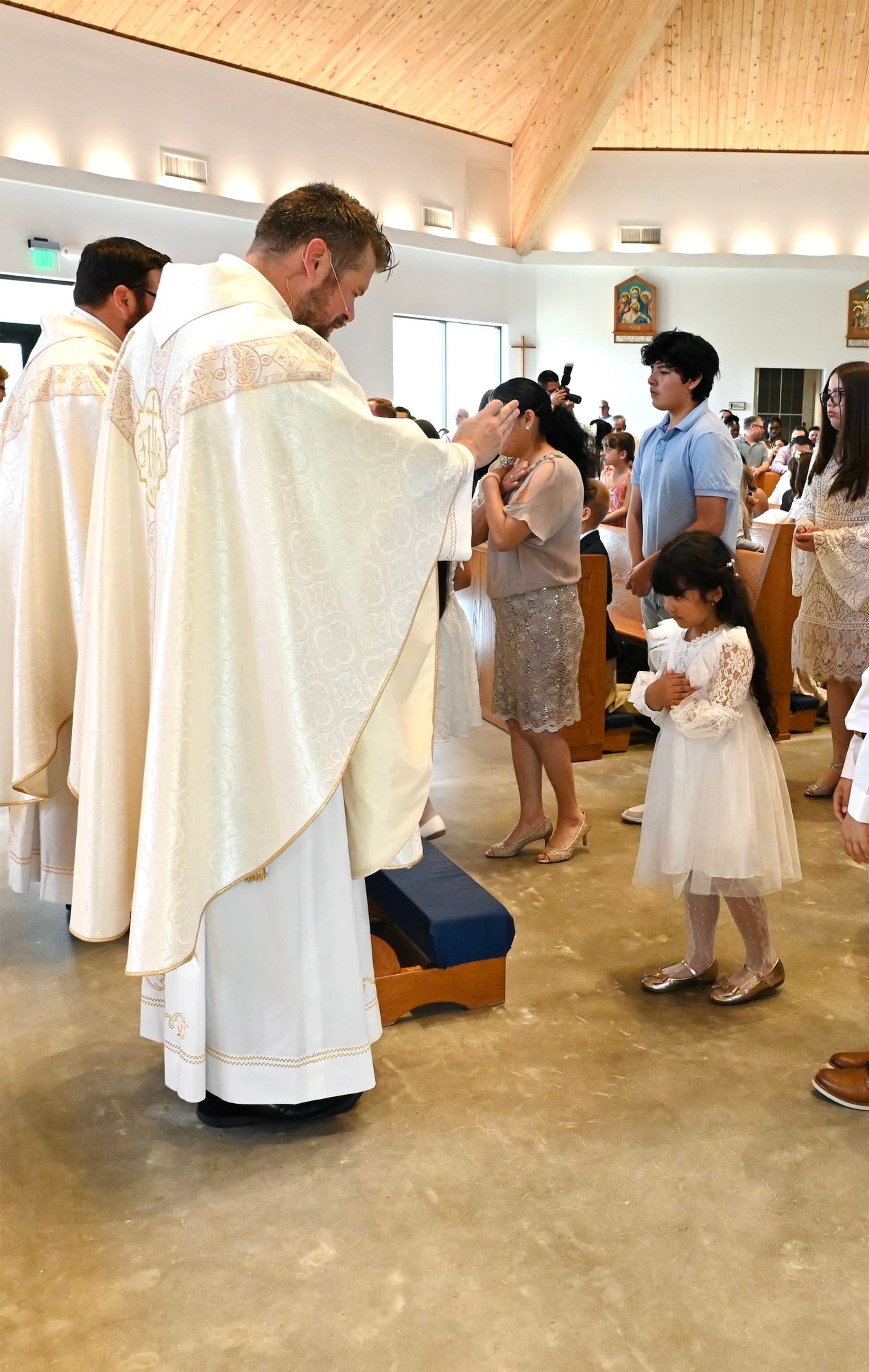 2025-04-05-first-communion-mass-0631.jpg