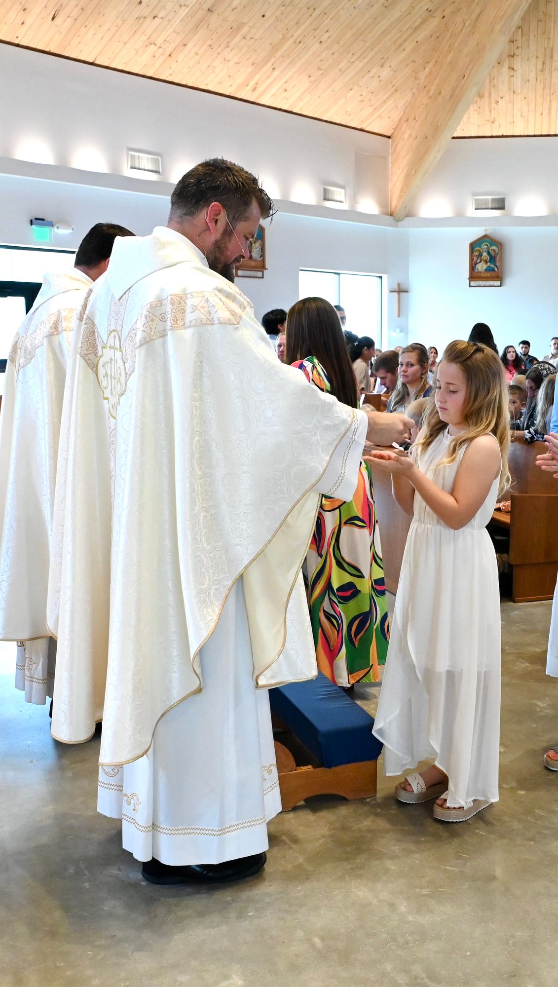 2025-04-05-first-communion-mass-0639.jpg