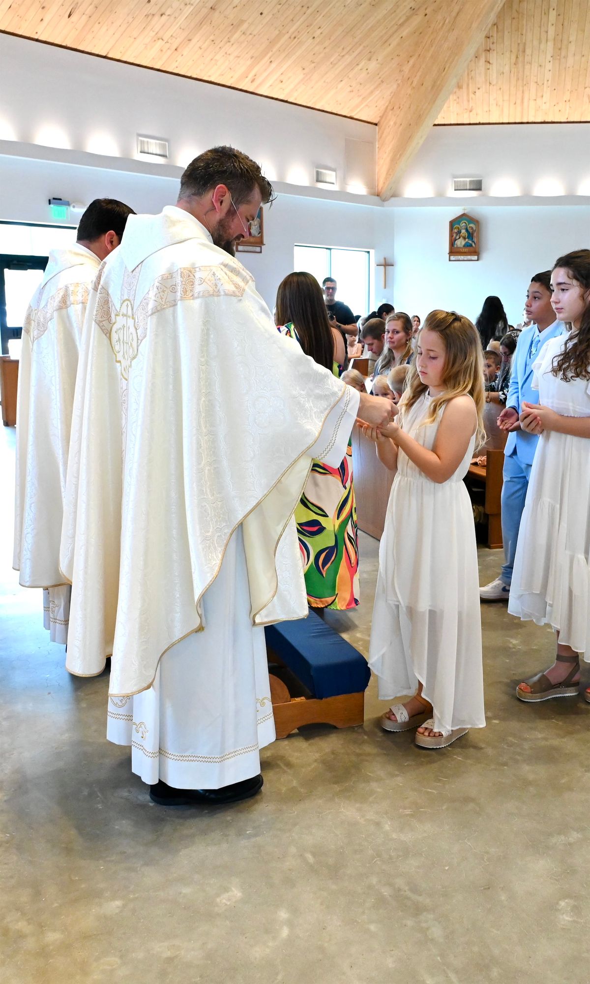 2025-04-05-first-communion-mass-0640.jpg