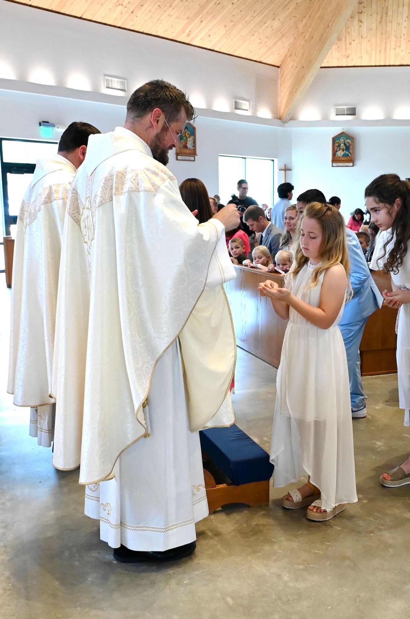 2025-04-05-first-communion-mass-0641.jpg