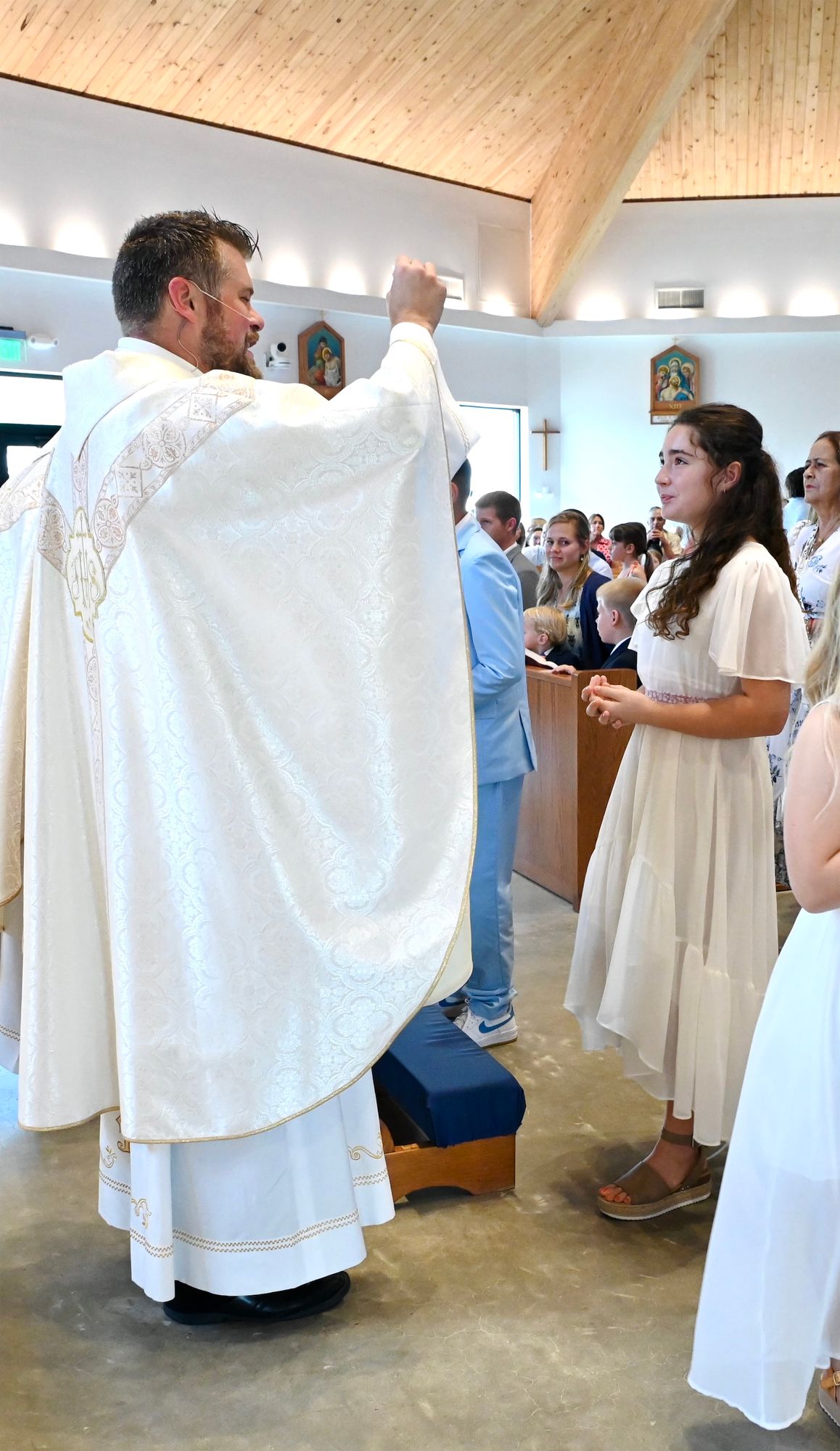 2025-04-05-first-communion-mass-0643.jpg