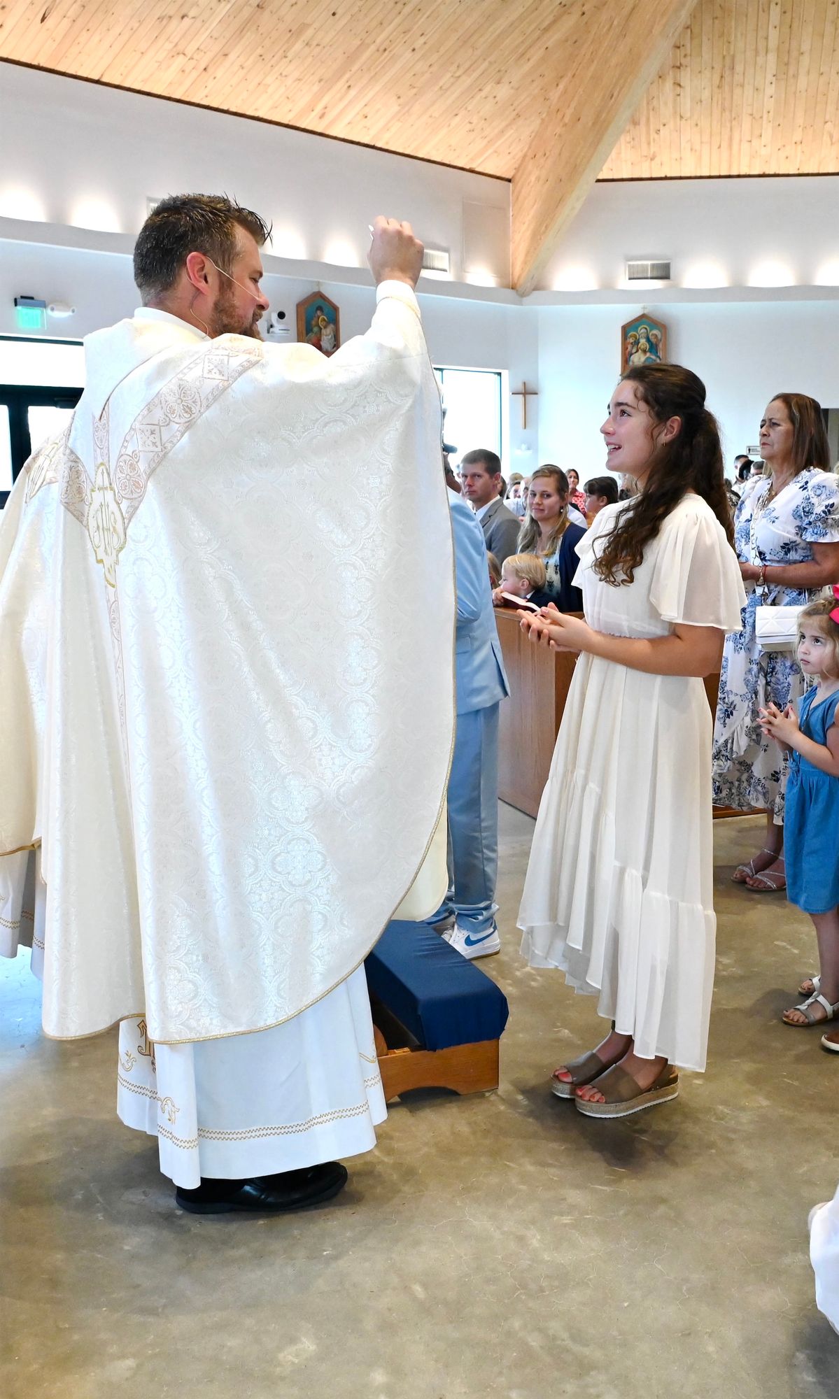 2025-04-05-first-communion-mass-0644.jpg