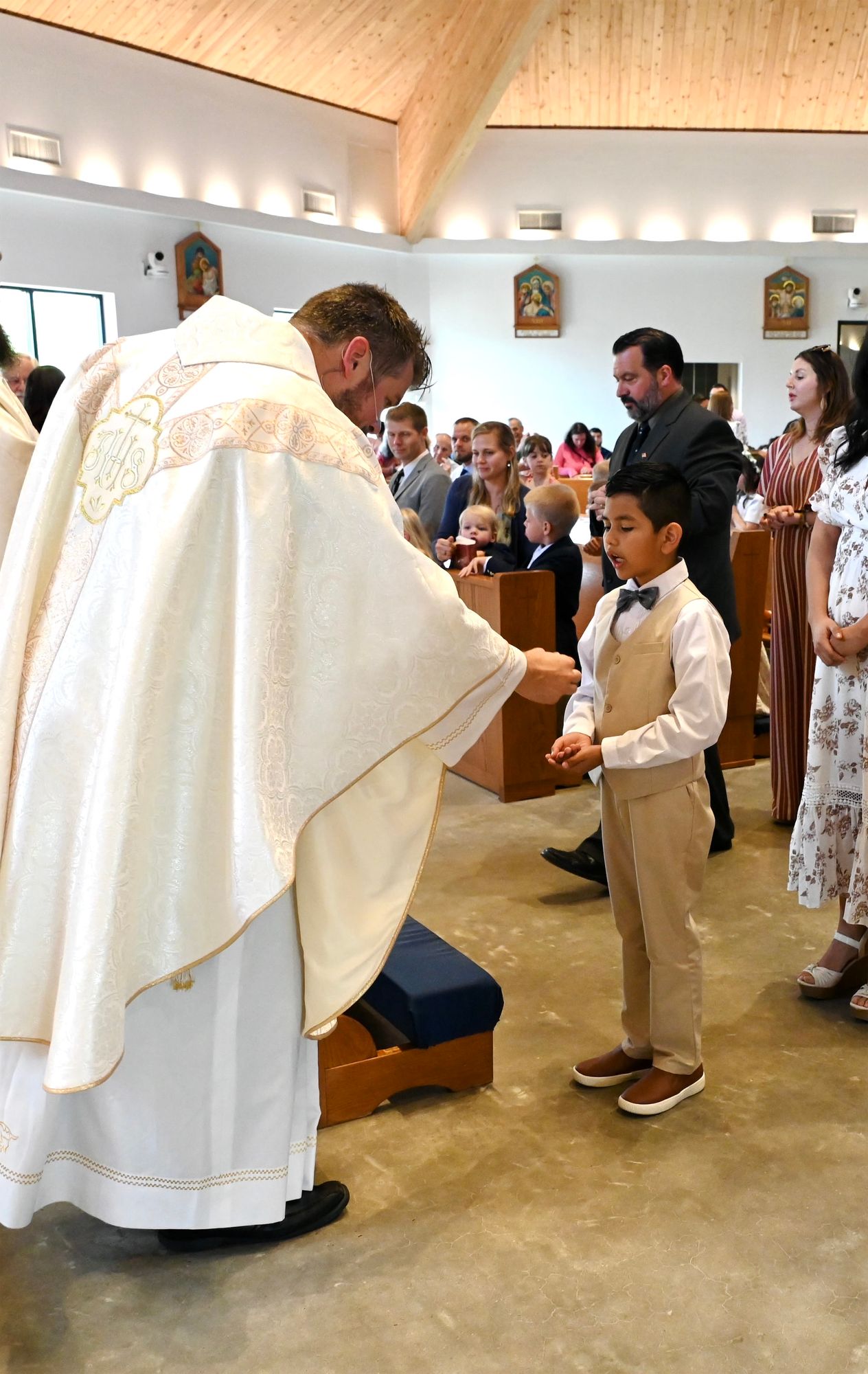 2025-04-05-first-communion-mass-0654.jpg