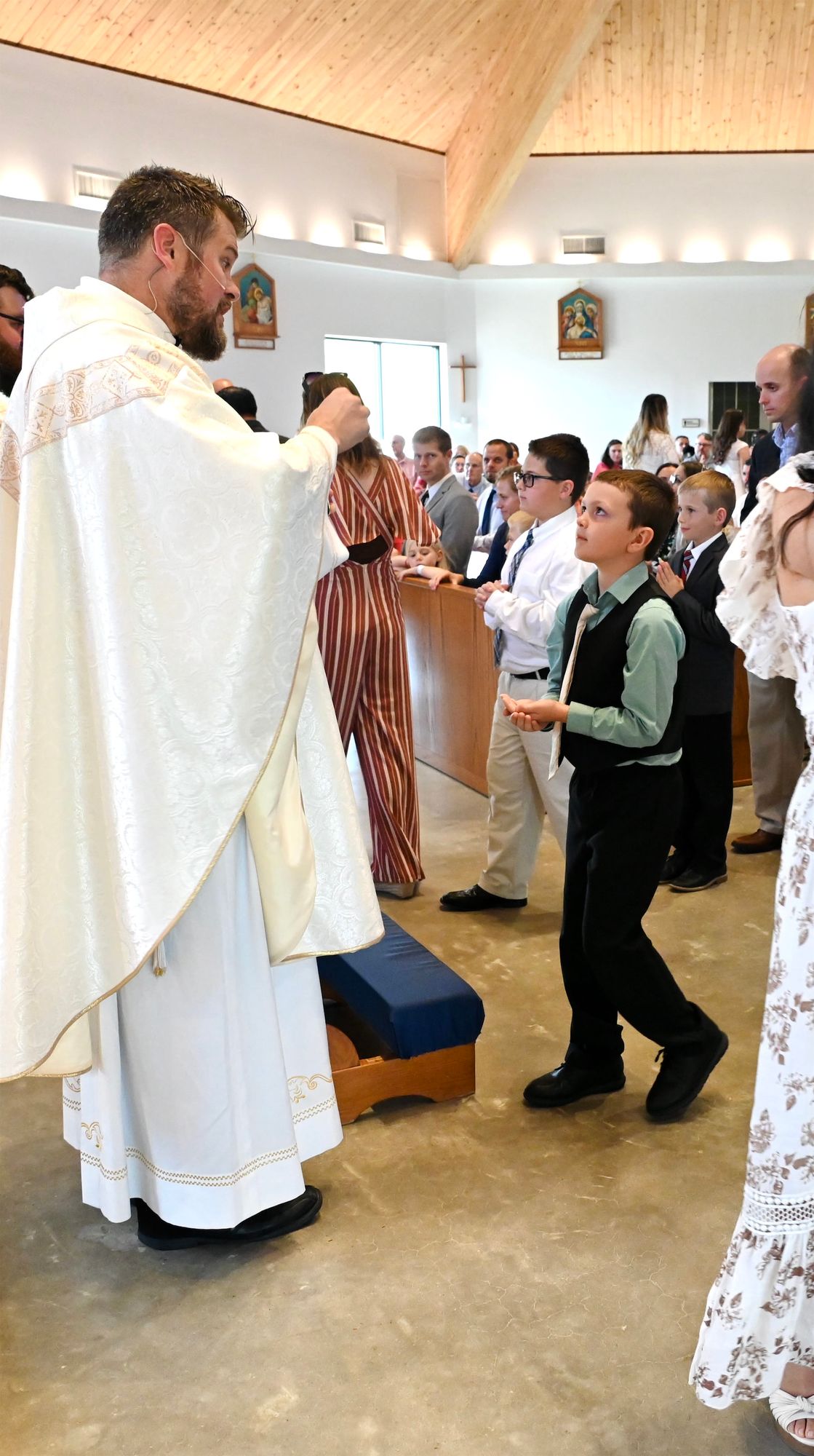 2025-04-05-first-communion-mass-0657.jpg