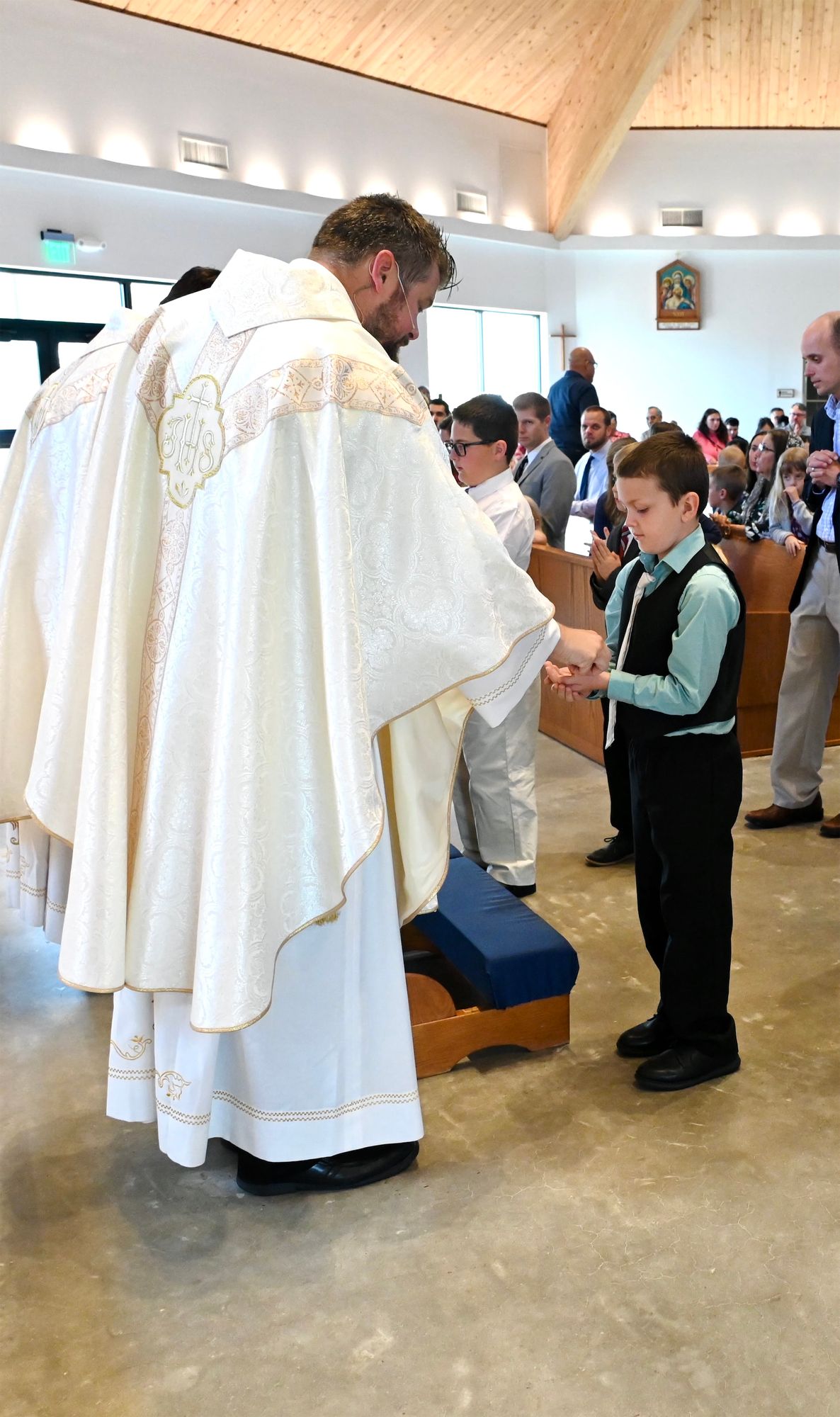 2025-04-05-first-communion-mass-0660.jpg