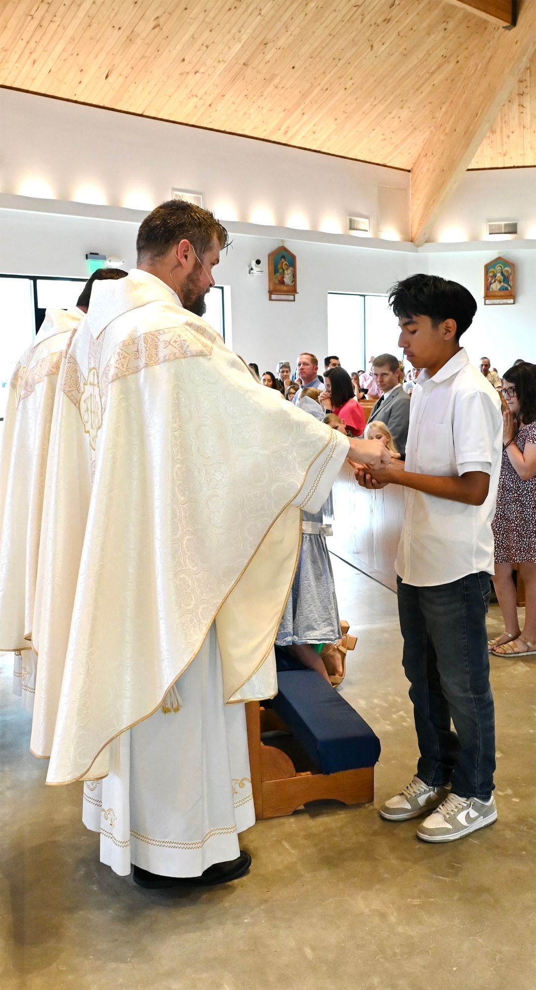 2025-04-05-first-communion-mass-0680.jpg
