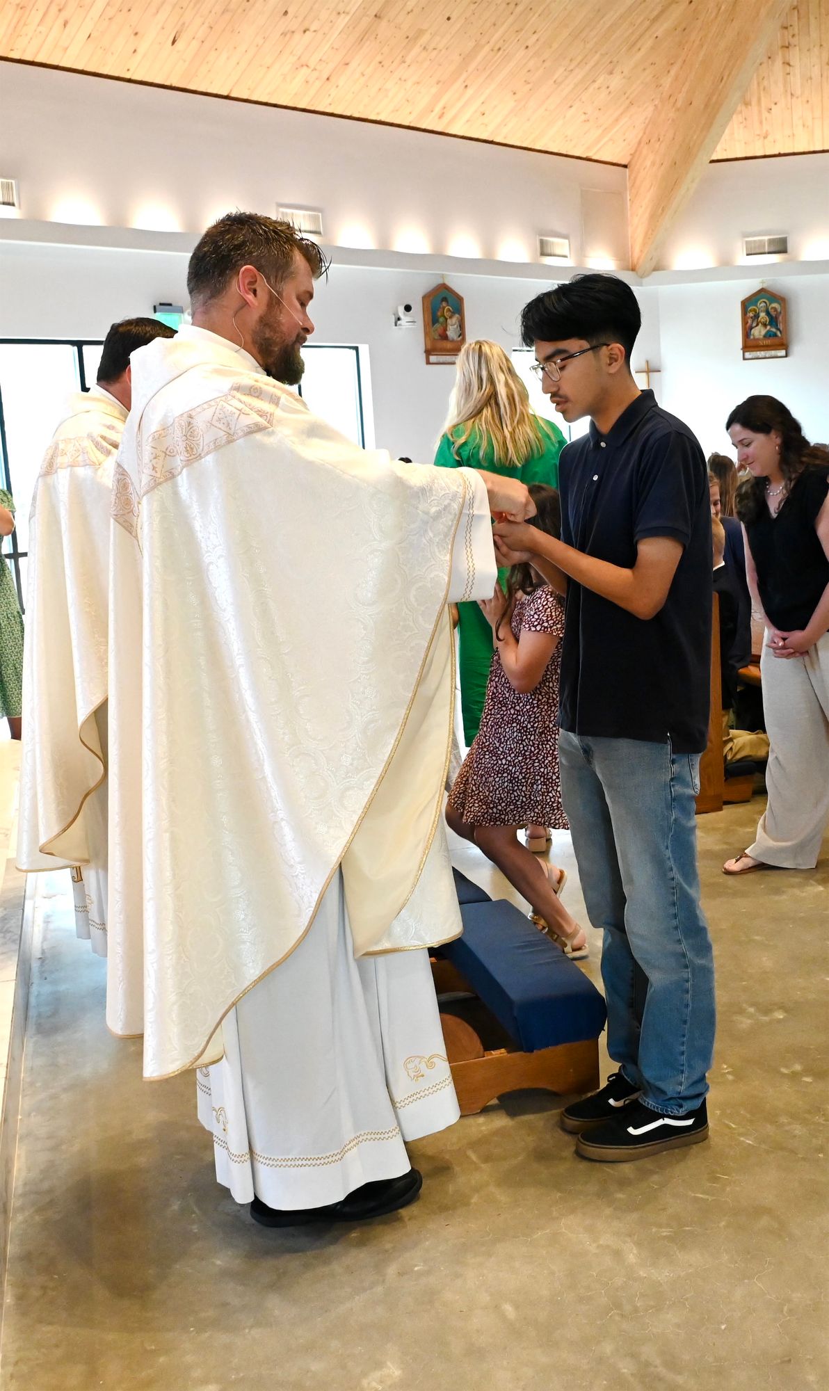 2025-04-05-first-communion-mass-0684.jpg