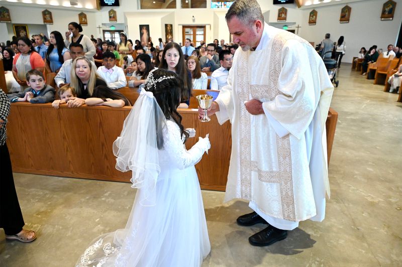 2025-04-05-first-communion-mass-0693.jpg