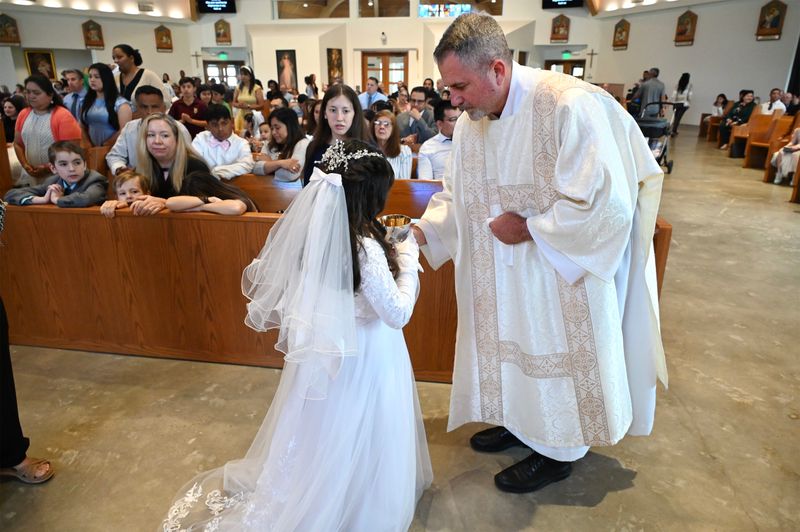 2025-04-05-first-communion-mass-0694.jpg