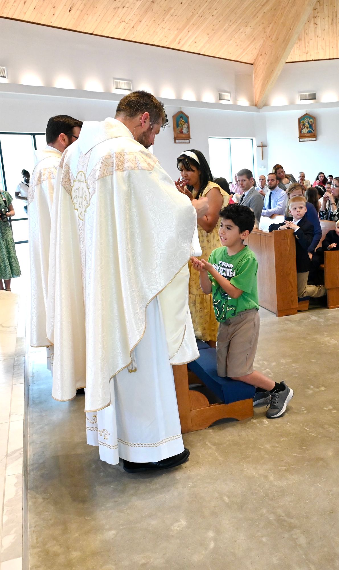 2025-04-05-first-communion-mass-0698.jpg