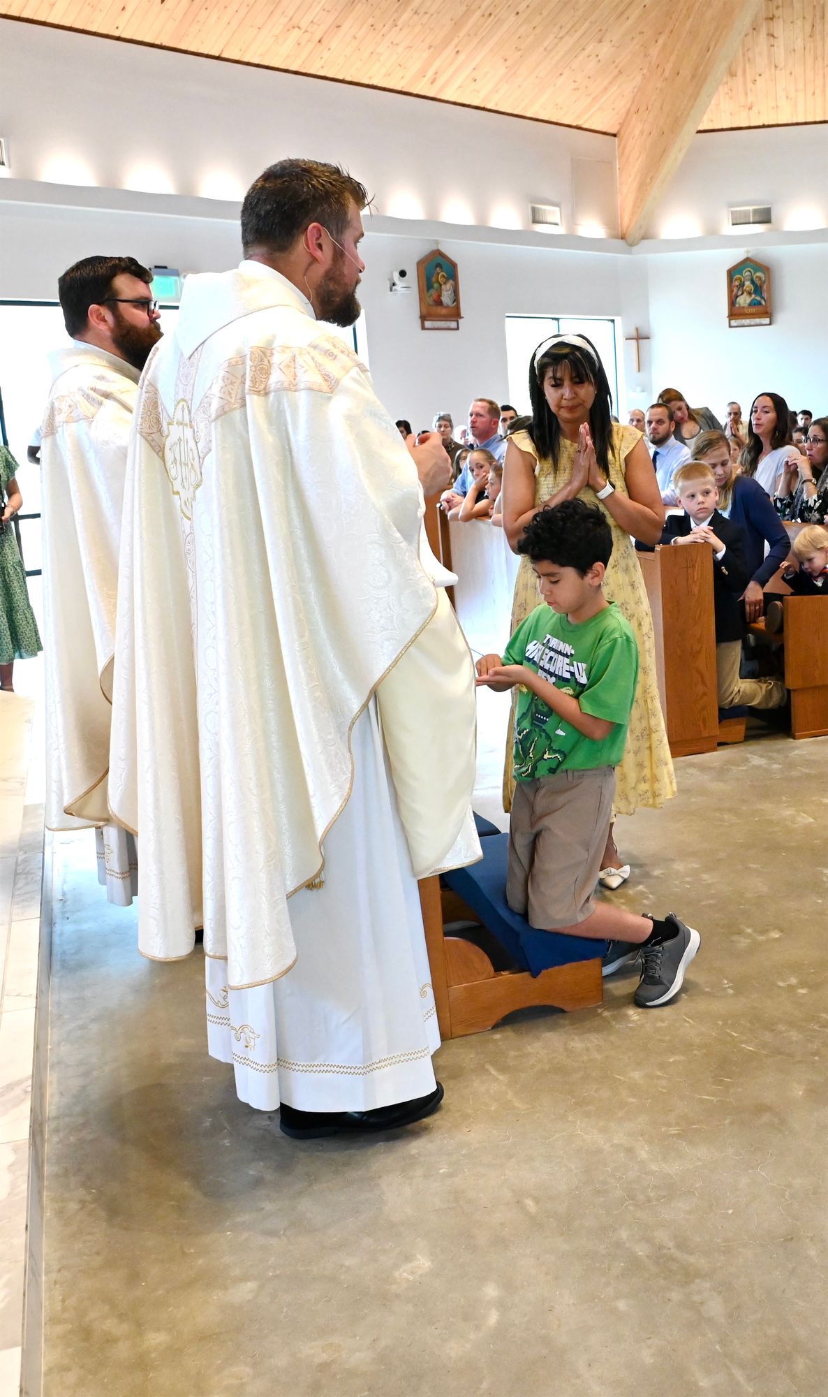 2025-04-05-first-communion-mass-0700.jpg