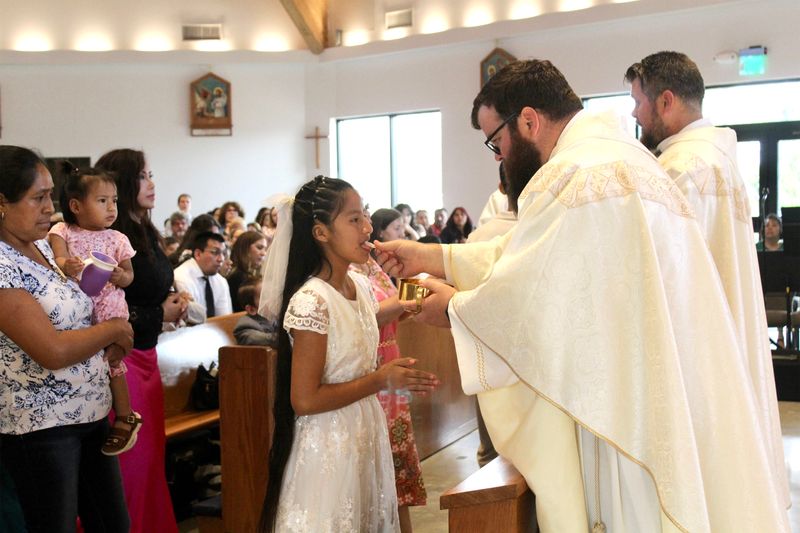 2025-04-05-first-communion-mass-0755.jpg
