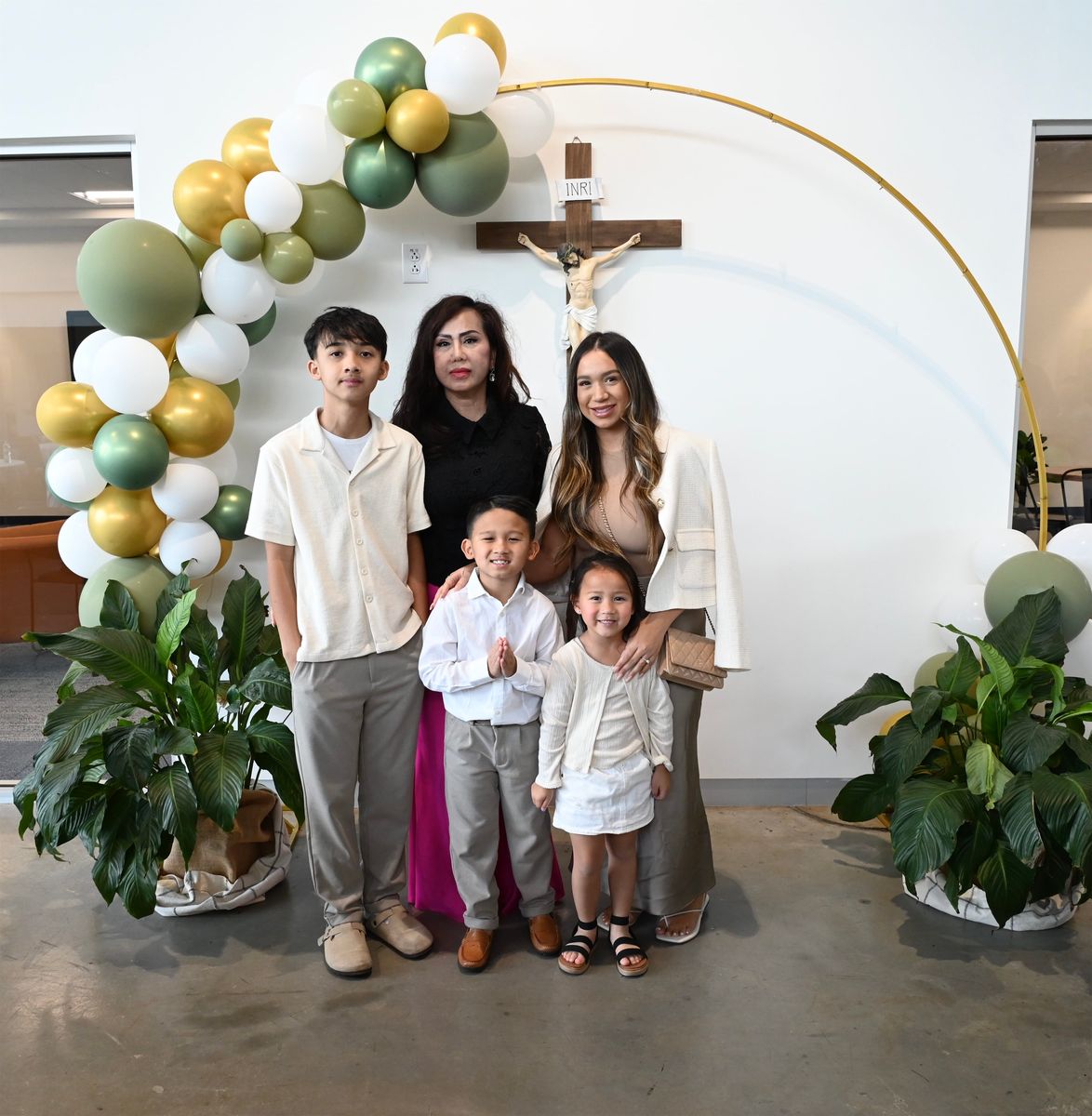 2025-04-05-first-communion-portraits-0025.jpg