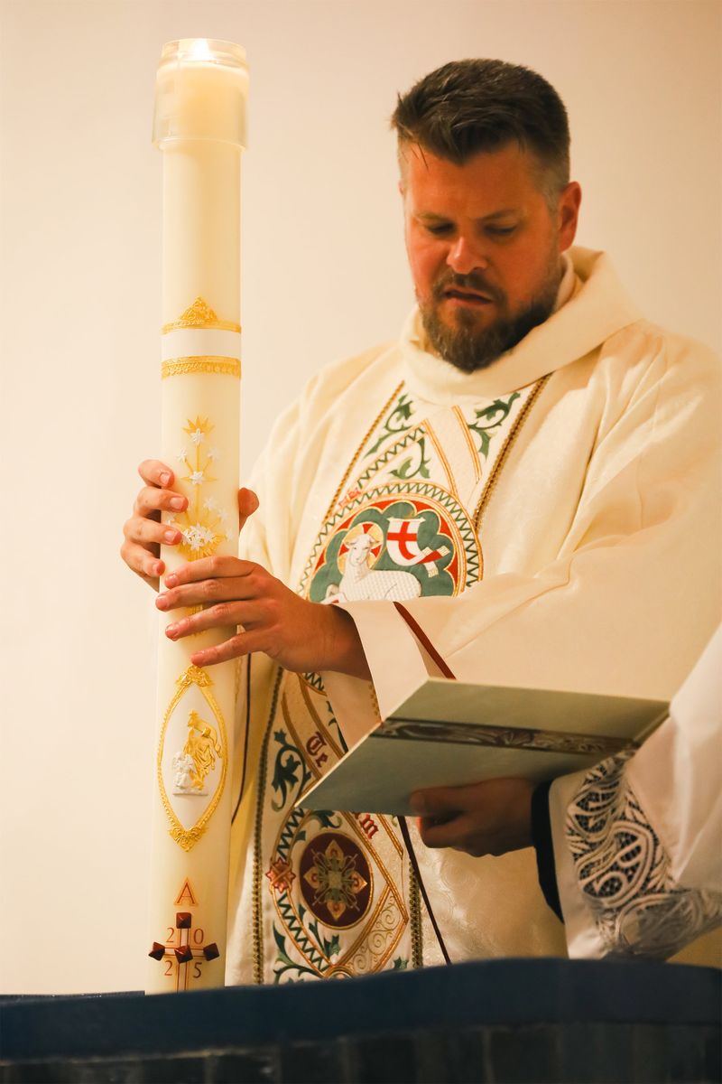 2025-04-19-easter-vigil-0070.jpg