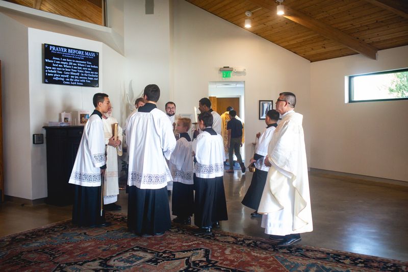 2025-11-23-fr-fernando-first-mass-0009.jpg