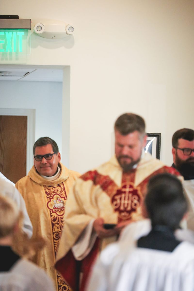 2025-11-23-fr-fernando-first-mass-0011.jpg