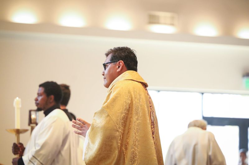 2025-11-23-fr-fernando-first-mass-0024.jpg