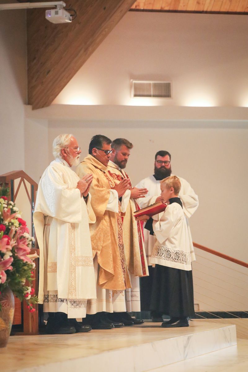 2025-11-23-fr-fernando-first-mass-0033.jpg