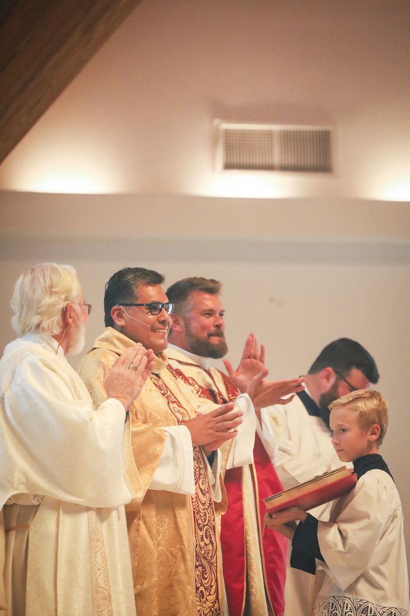 2025-11-23-fr-fernando-first-mass-0034.jpg