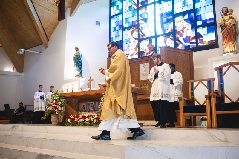 2025-11-23-fr-fernando-first-mass-0075.jpg