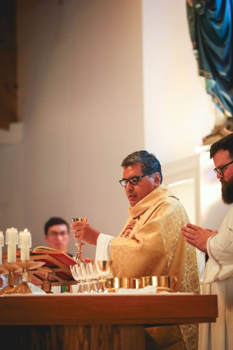 2025-11-23-fr-fernando-first-mass-0076.jpg