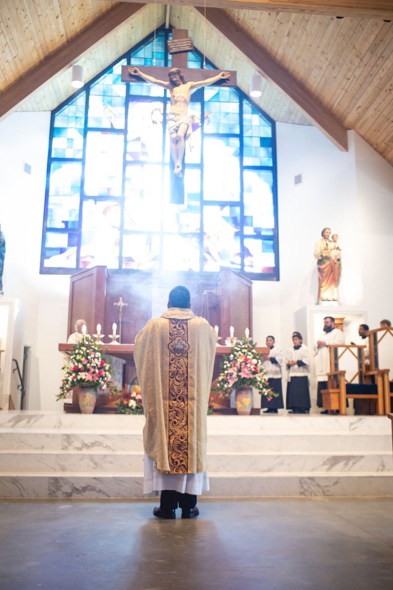 2025-11-23-fr-fernando-first-mass-0087.jpg