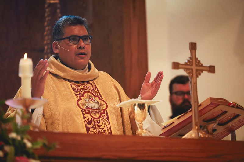 2025-11-23-fr-fernando-first-mass-0088.jpg