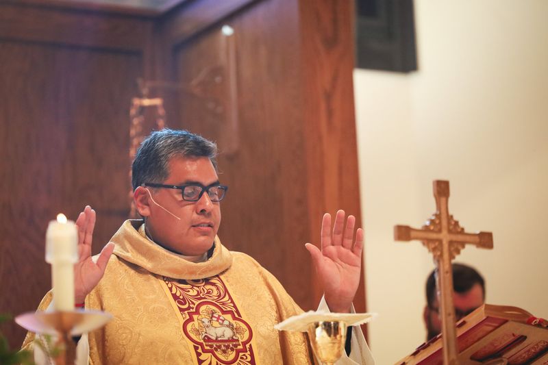2025-11-23-fr-fernando-first-mass-0089.jpg