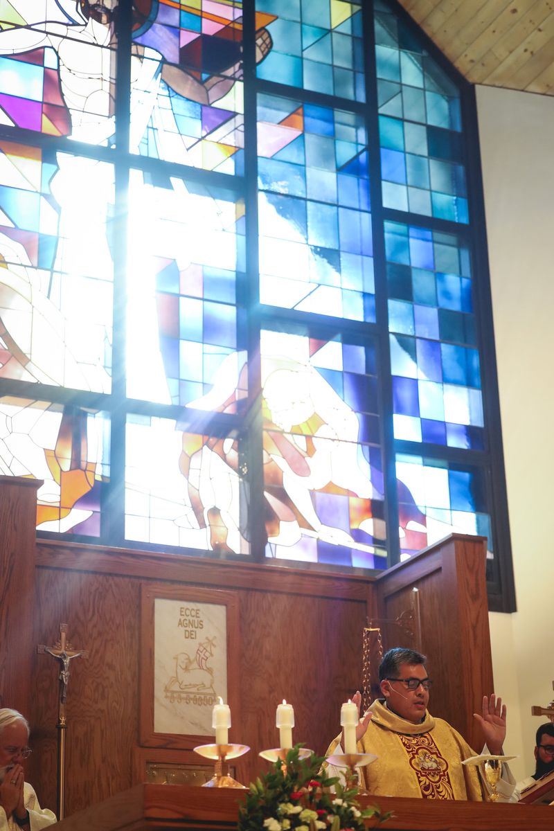 2025-11-23-fr-fernando-first-mass-0090.jpg