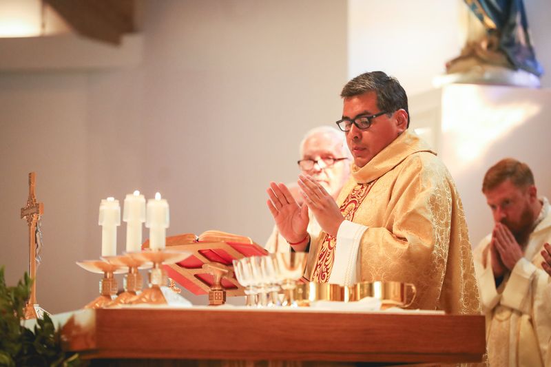 2025-11-23-fr-fernando-first-mass-0099.jpg