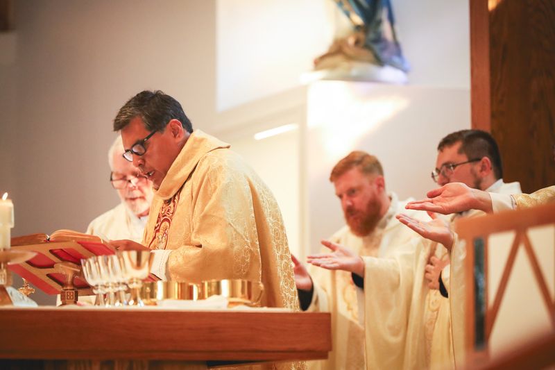 2025-11-23-fr-fernando-first-mass-0102.jpg