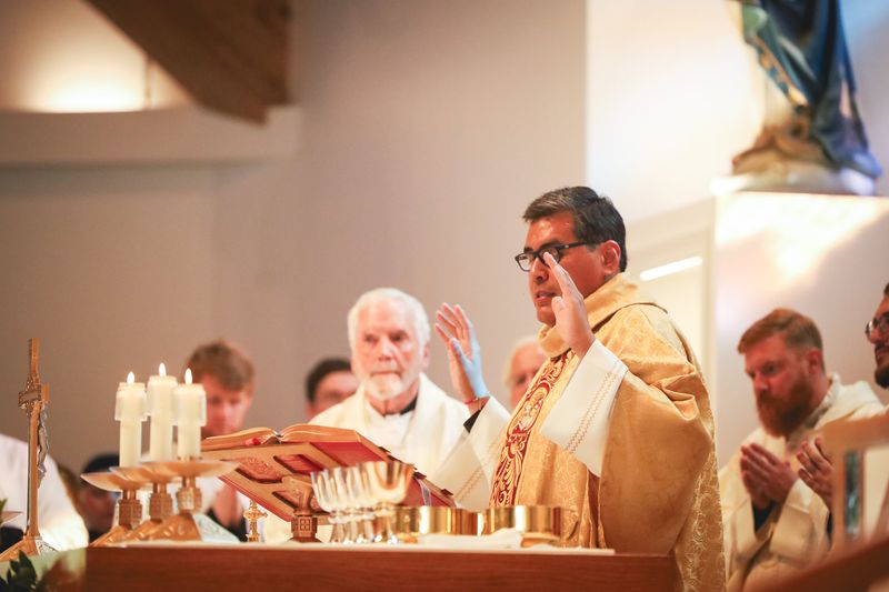 2025-11-23-fr-fernando-first-mass-0109.jpg