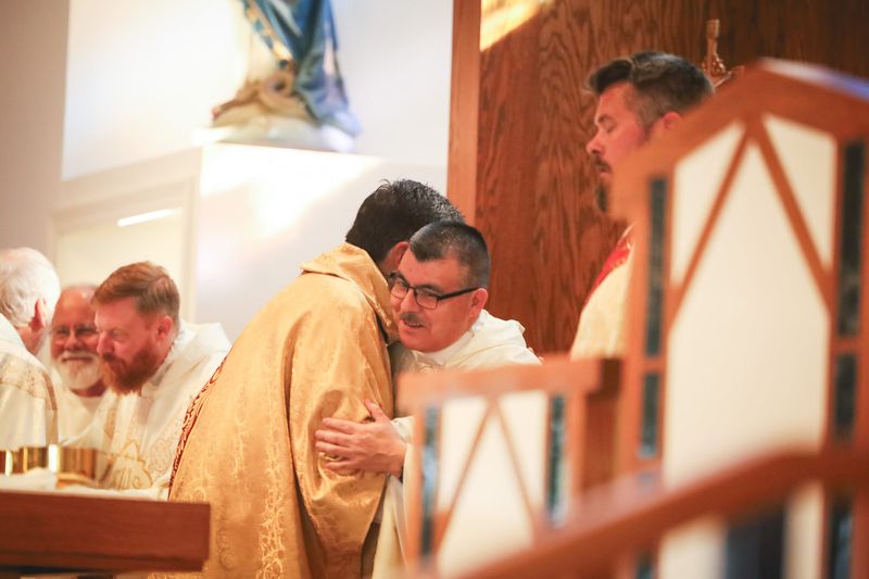 2025-11-23-fr-fernando-first-mass-0111.jpg