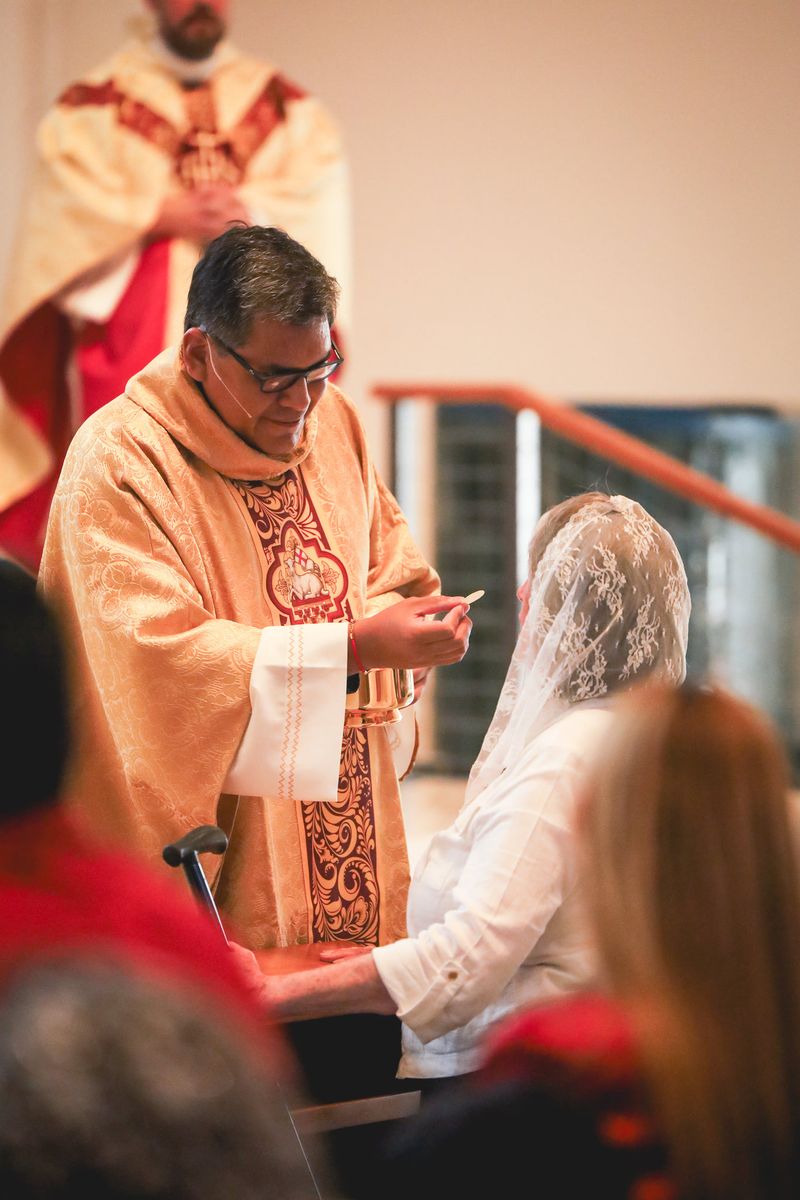 2025-11-23-fr-fernando-first-mass-0125.jpg
