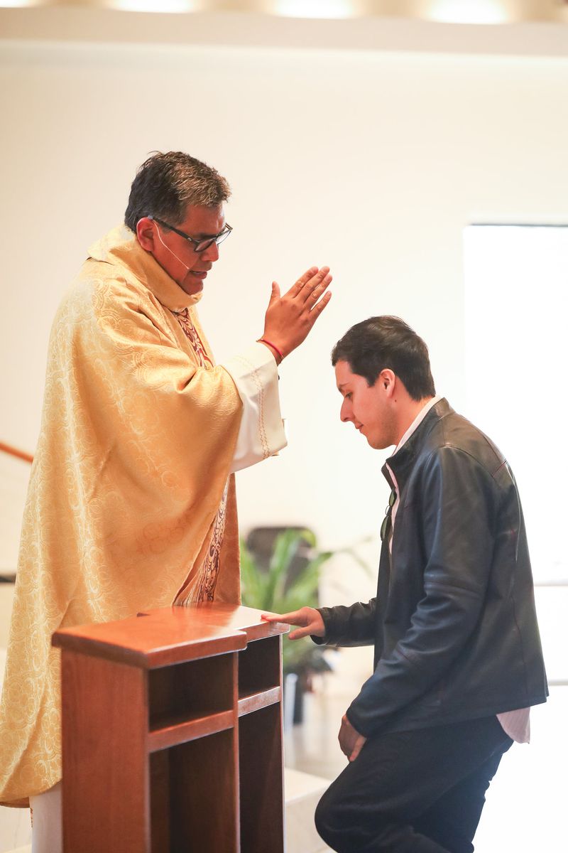 2025-11-23-fr-fernando-first-mass-0128.jpg