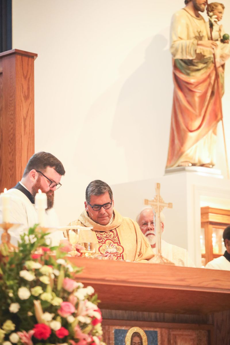 2025-11-23-fr-fernando-first-mass-0129.jpg