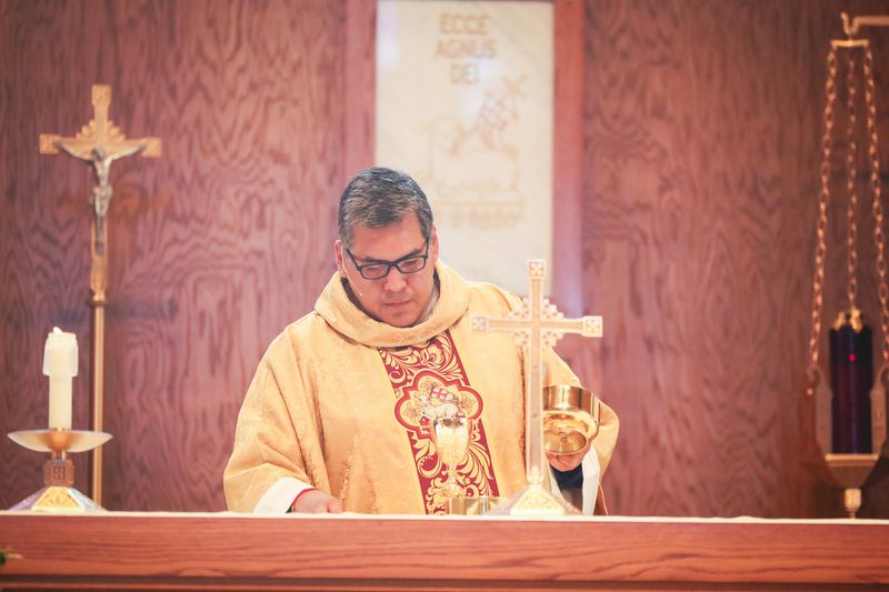 2025-11-23-fr-fernando-first-mass-0130.jpg