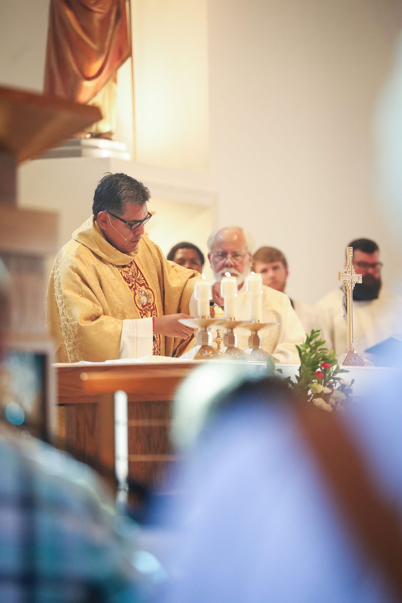 2025-11-23-fr-fernando-first-mass-0131.jpg